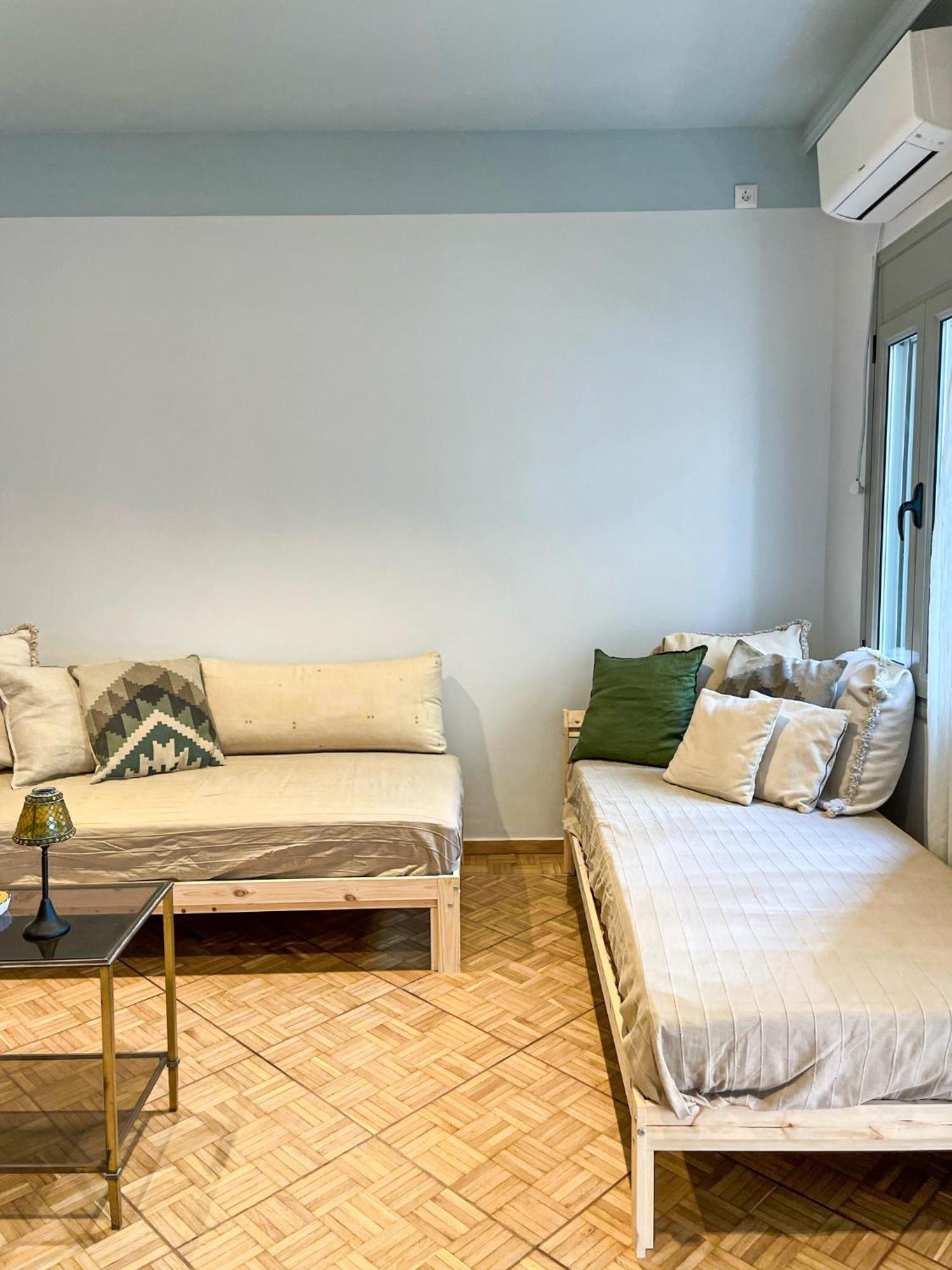 Apartment Near Metro + Port Pire Dış mekan fotoğraf